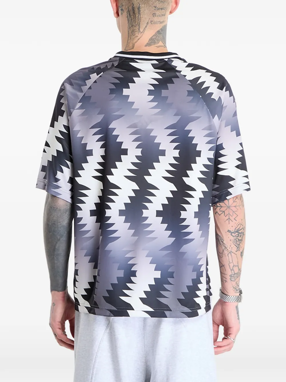 adidas T-shirt met zigzag-print Grijs