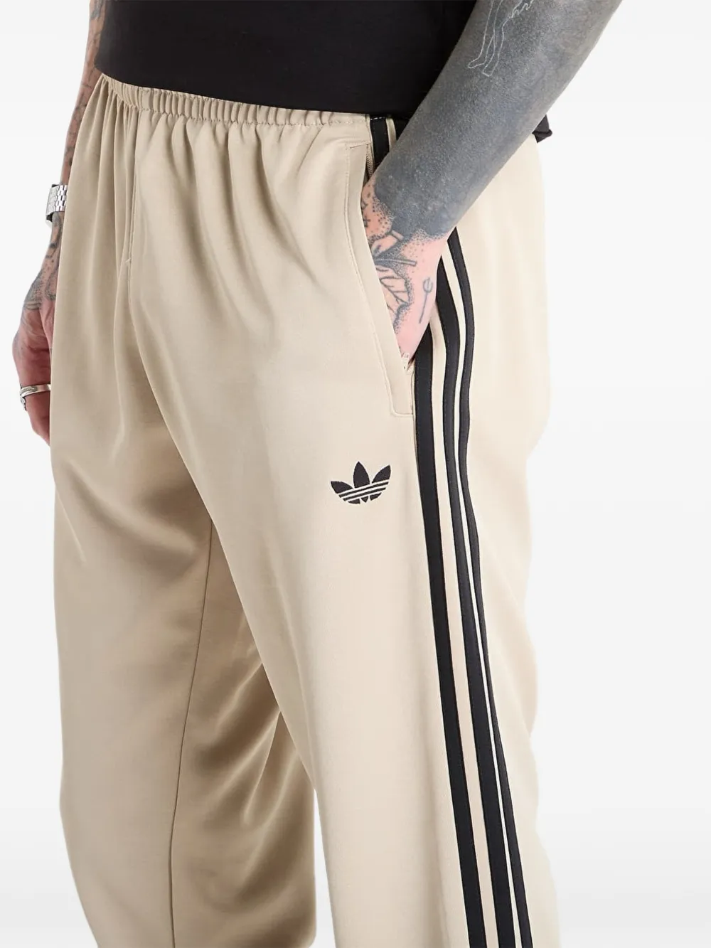 adidas SST trainingsbroek met zijstreep Beige