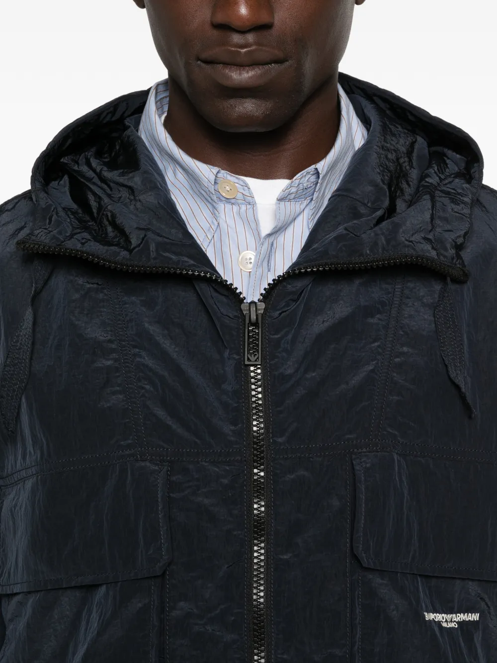 Emporio Armani Jack met capuchon en gekreukte textuur Blauw