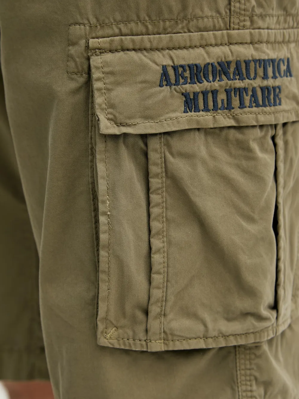 Aeronautica Militare Shorts met logoplakkaat Groen