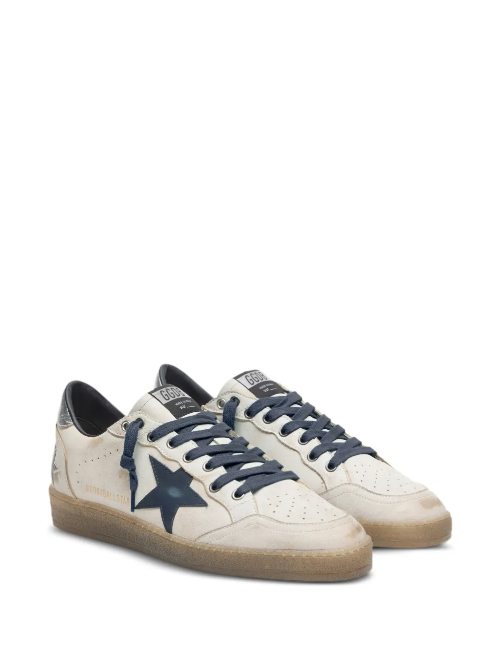 Golden Goose Ball Star in wit leer met donkerblauwe leren ster en zilveren gelamineerde leren hiellussen