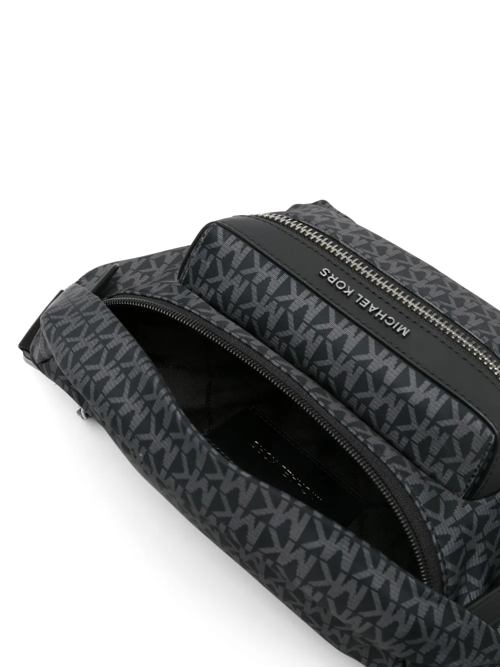 Michael Kors Brooklyn heuptas met monogram-print en logoplakkaat Zwart