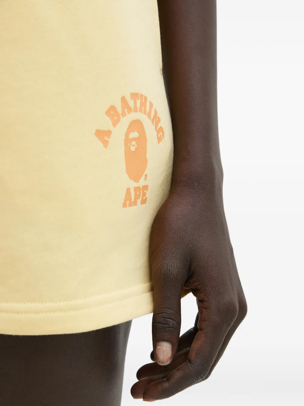 A BATHING APE Shorts met logoprint Geel