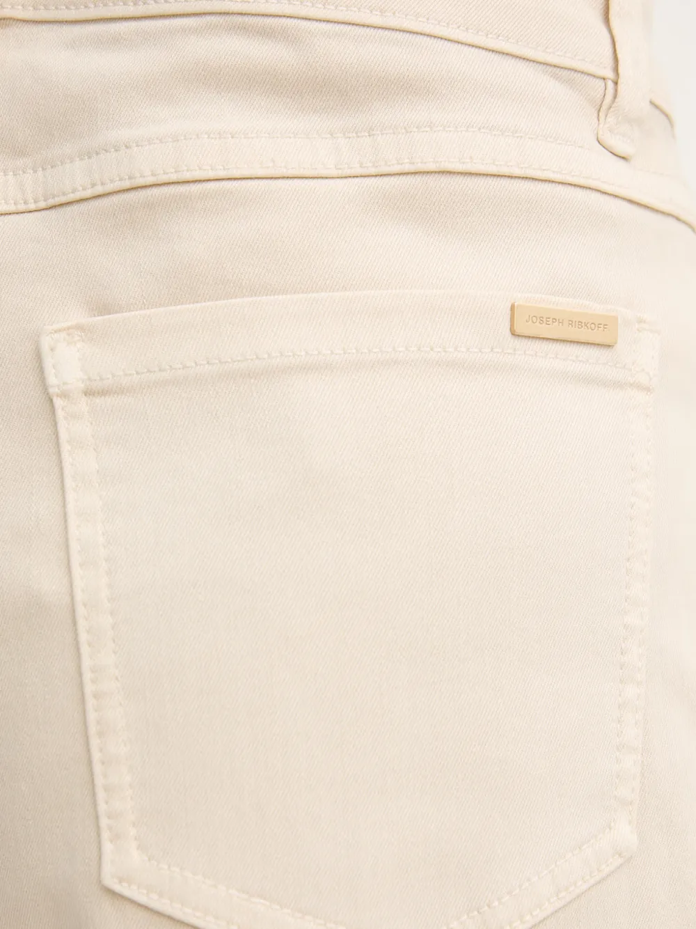 Joseph Ribkoff Shorts met opgestikte zak en knoopdetail Beige