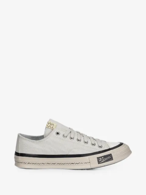 visvim tenis con agujetas y parche del logo
