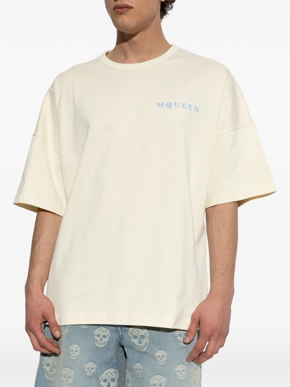 Alexander McQueen T-shirt met logoprint Beige