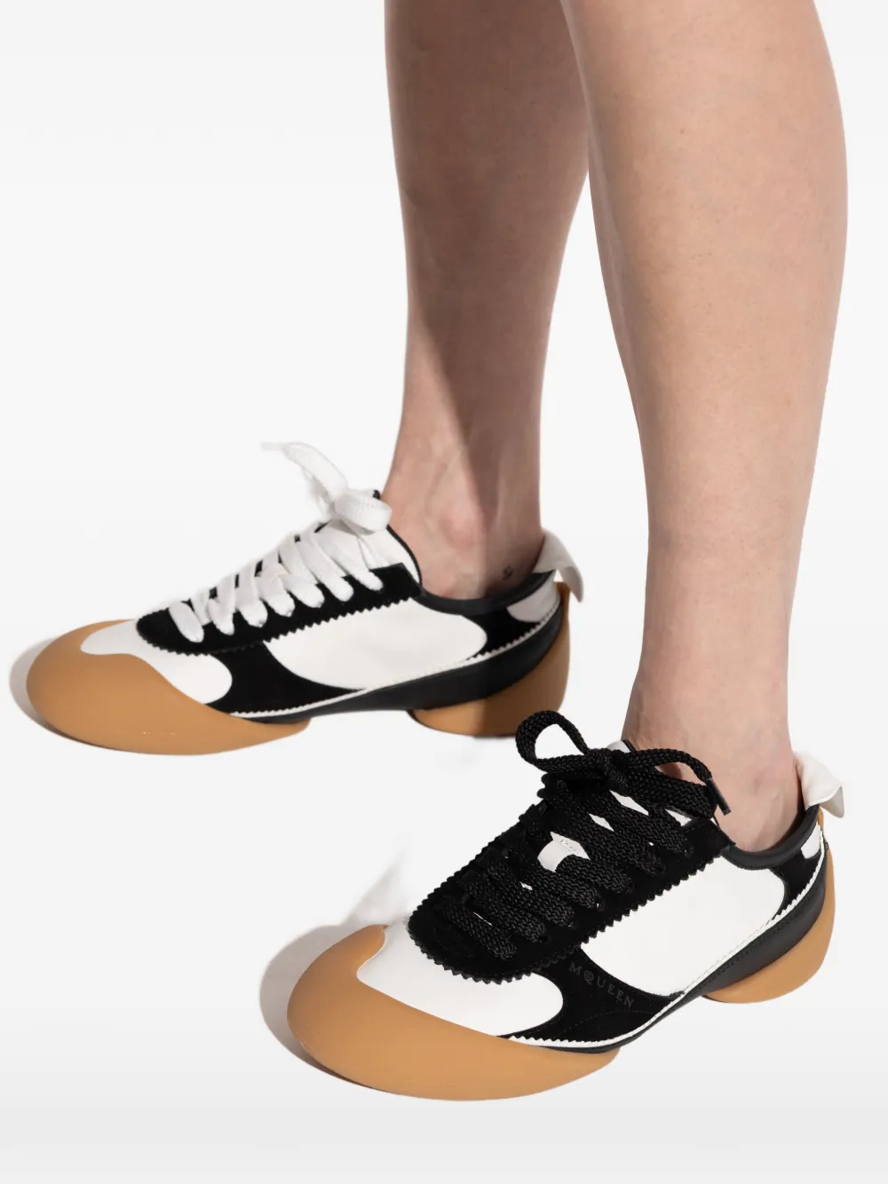 Alexander McQueen leather panelled sneakers Wit