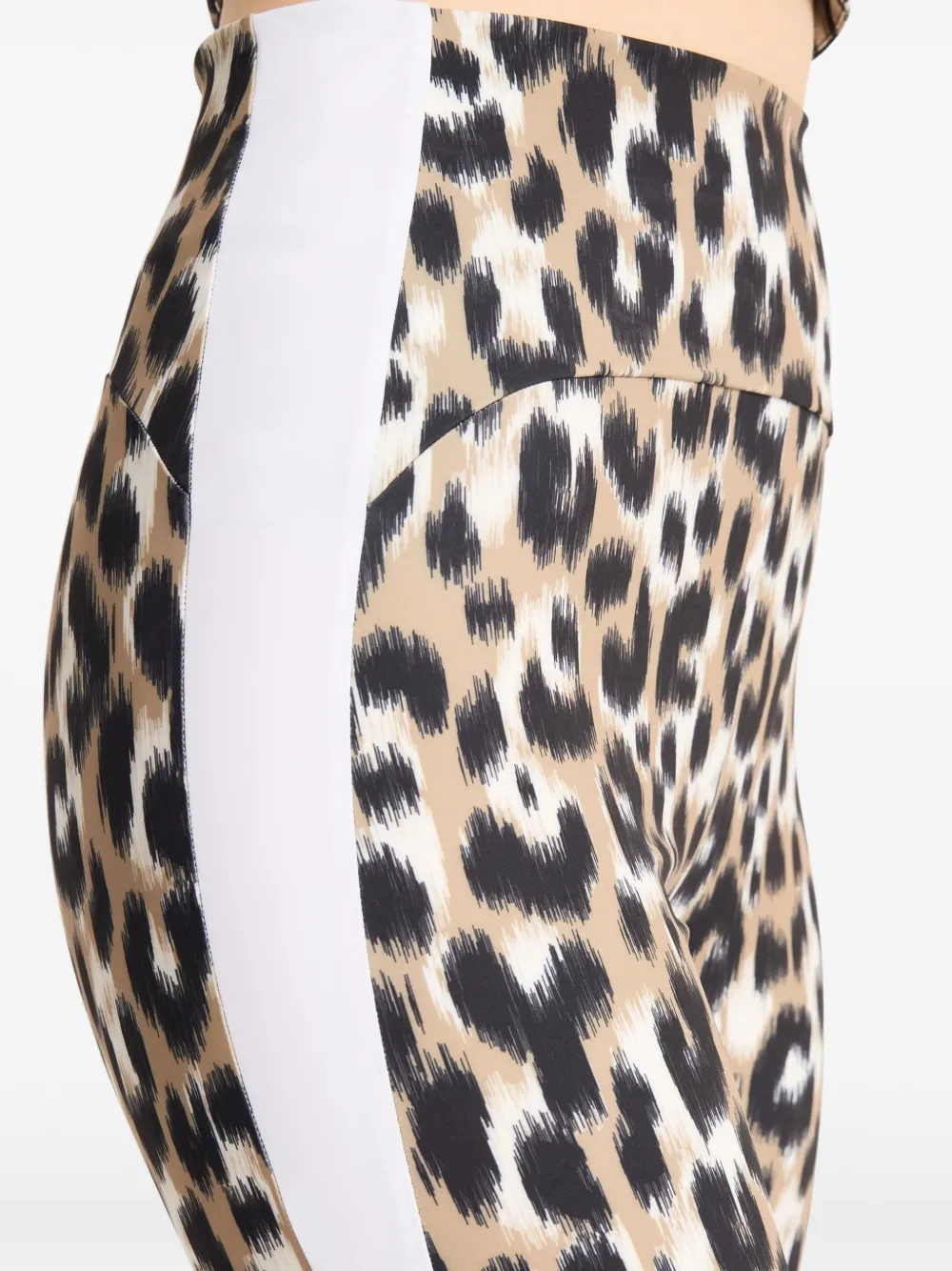Fusalp Biarro shorts met luipaardprint Beige