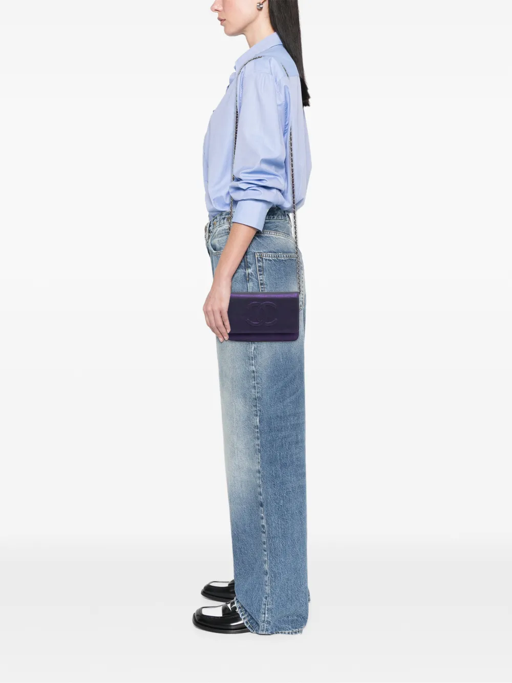 Chanel Pre-owned 2013-2014 CC Metallic Crackling Lizard Printed Leather Wallet on Chain Crossbody Bag in Purple, view 2