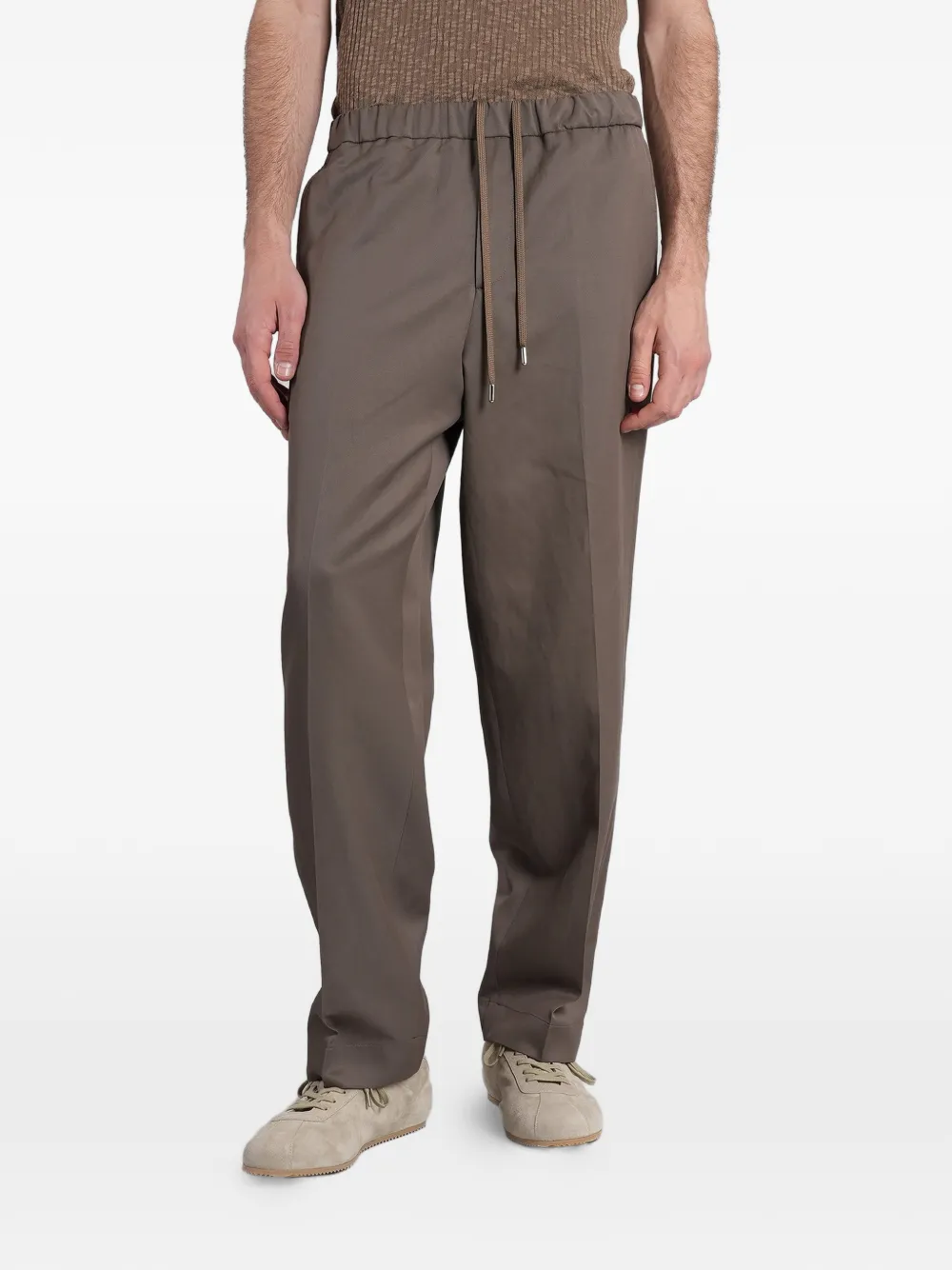 Costumein drawstring-waist pressed-crease trousers - Braun