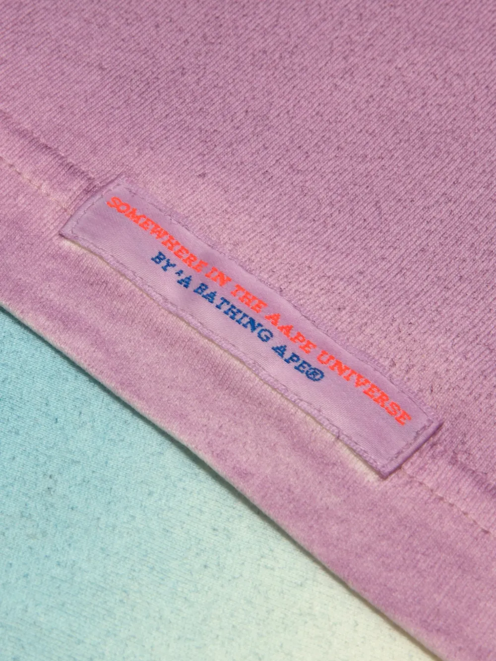 AAPE BY *A BATHING APE T-shirt met tie-dye print Roze
