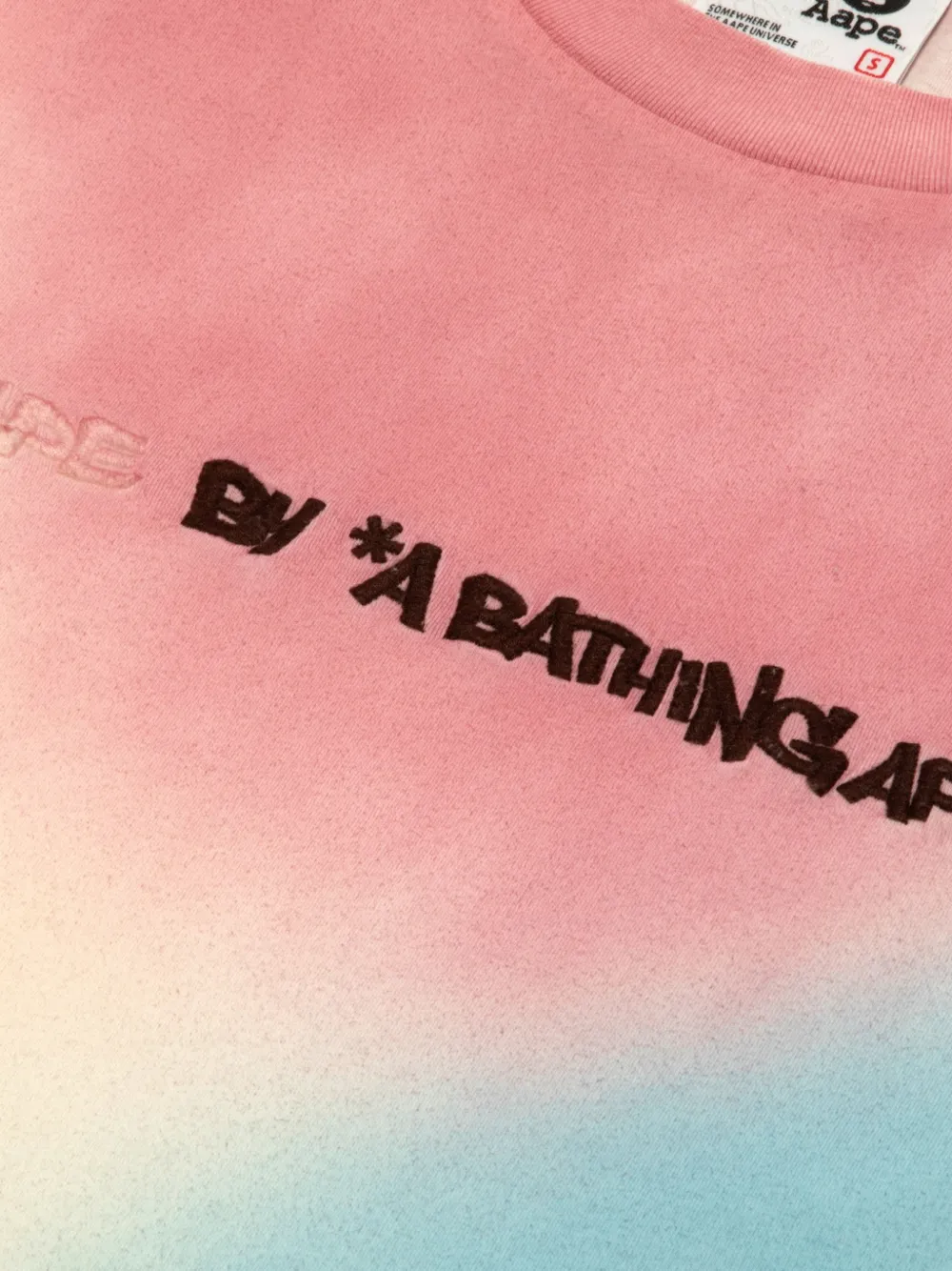 AAPE BY *A BATHING APE T-shirt met tie-dye print Roze