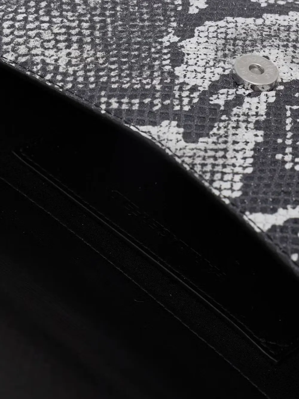 Karl Lagerfeld Crossbodytas met slangenleer-effect en logo-plakkaat Zwart