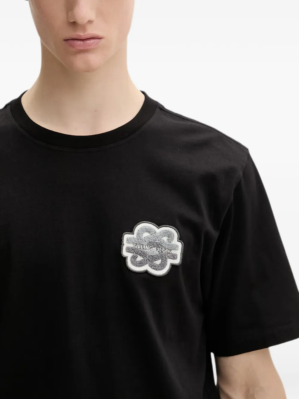 Filling Pieces Gowtu T-shirt met ronde hals en logo-patch Zwart