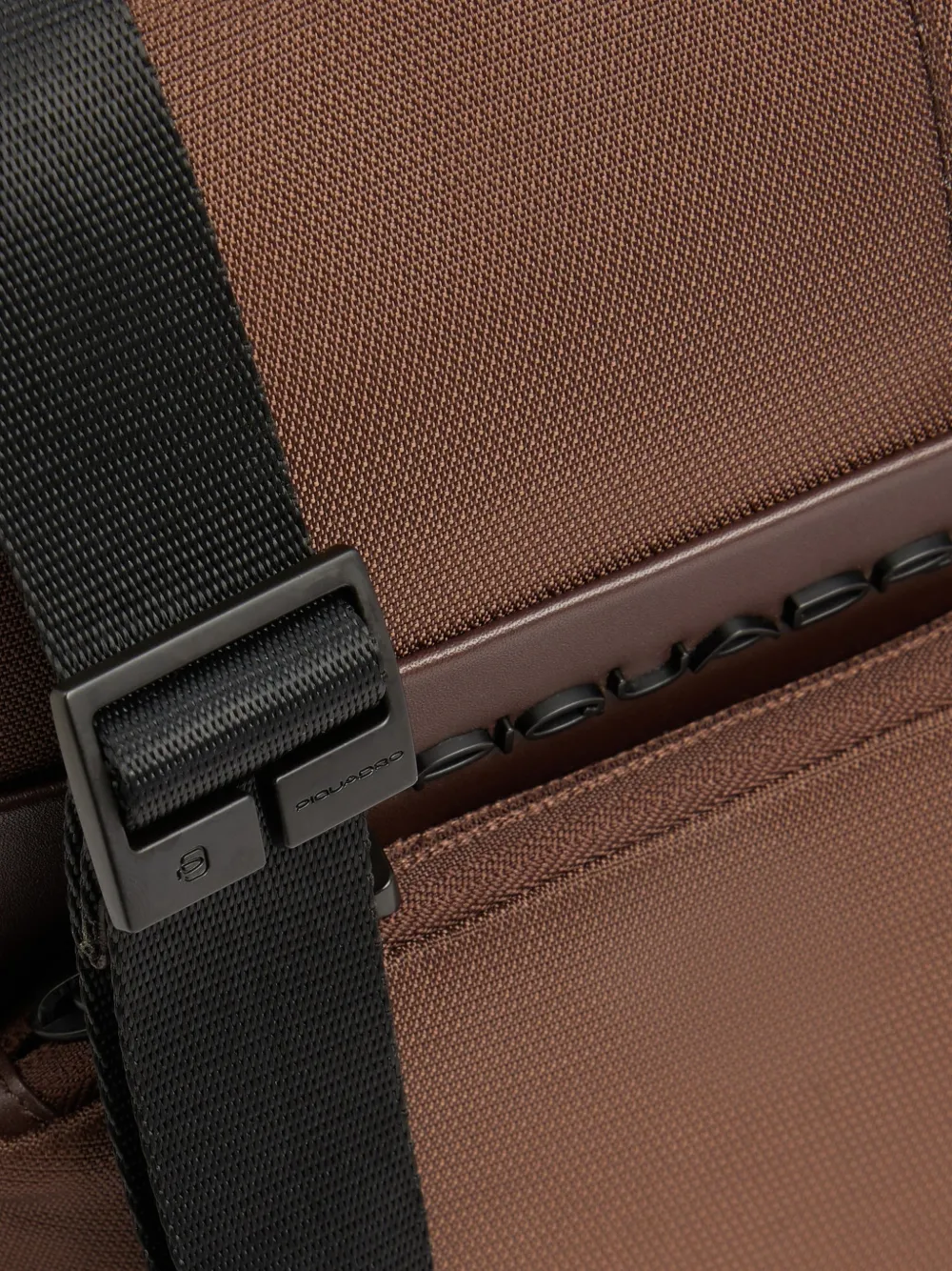 PIQUADRO W129 crossbodytas Bruin
