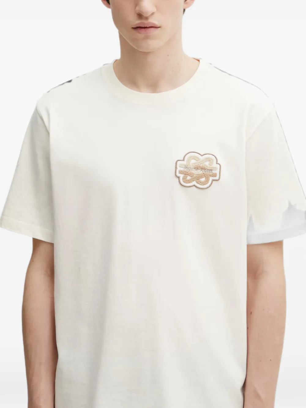 Filling Pieces Gowtu T-shirt met logo-patch Beige