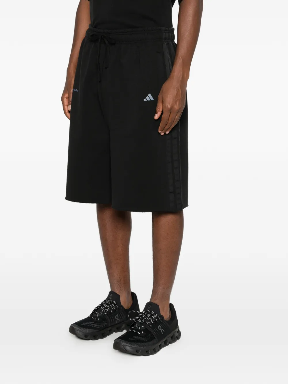 adidas x Gehele Studios shorts met zijstreep en logoprint Zwart
