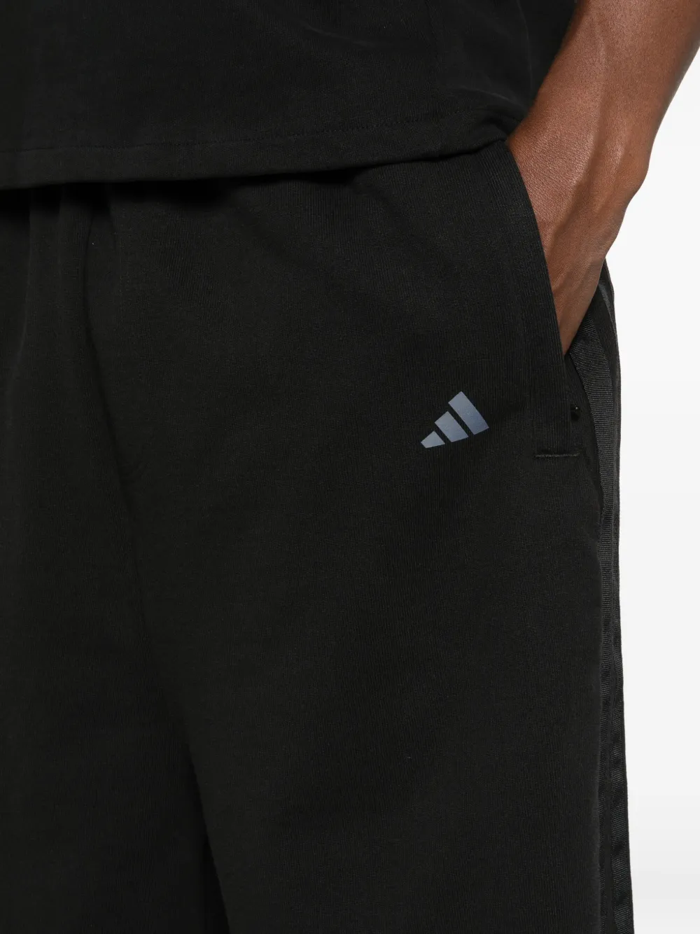 adidas x Gehele Studios shorts met zijstreep en logoprint Zwart