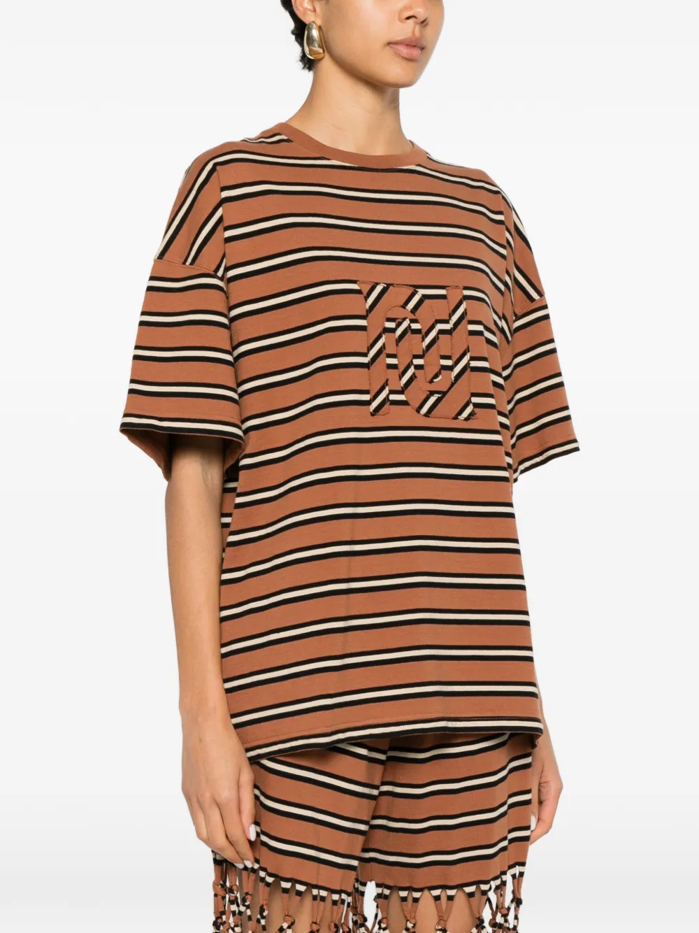Nanushka Wren gestreept T-shirt met monogrampatch Bruin