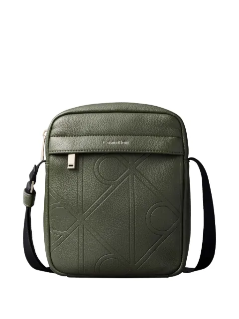 Calvin Klein bolsa de hombro con logo en relieve