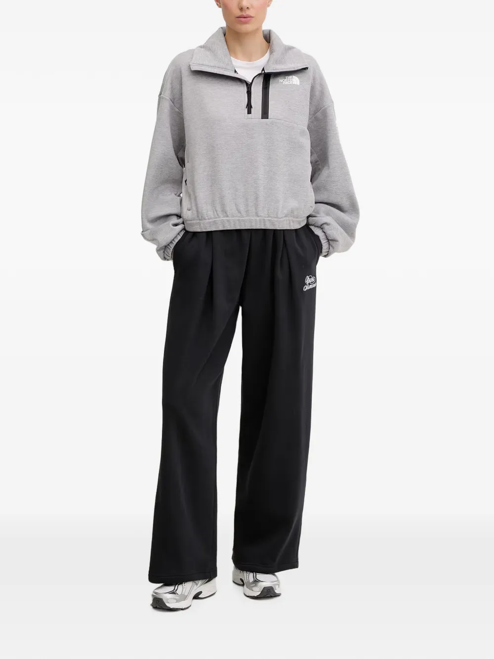 The North Face Mountain Athletics sweater met kwartrits Grijs