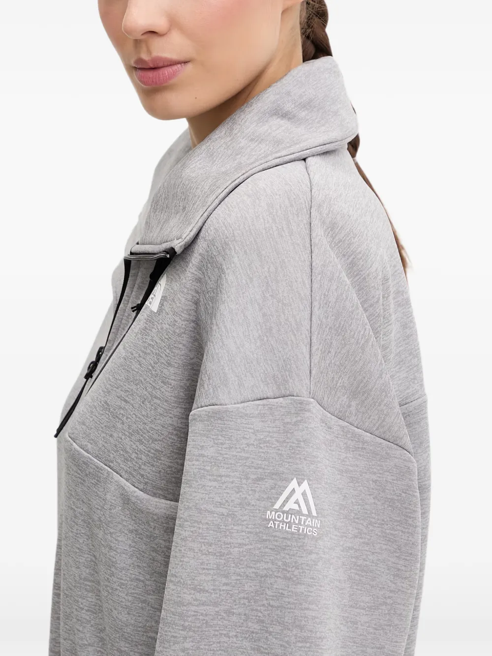 The North Face Mountain Athletics sweater met kwartrits Grijs