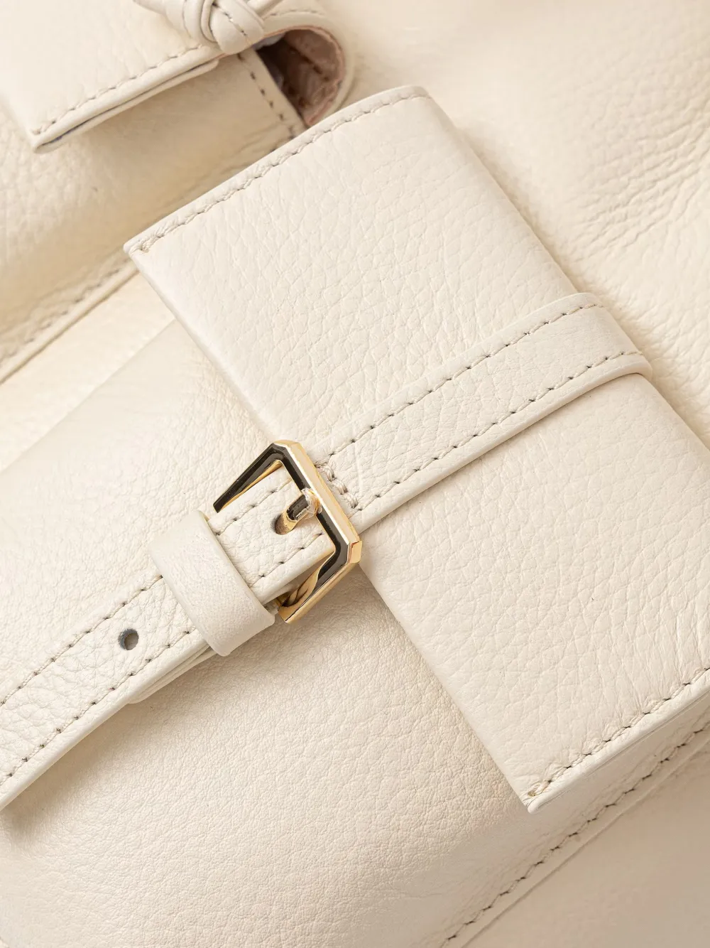 Patrizia Pepe Fly rugzak met gespsluiting Beige