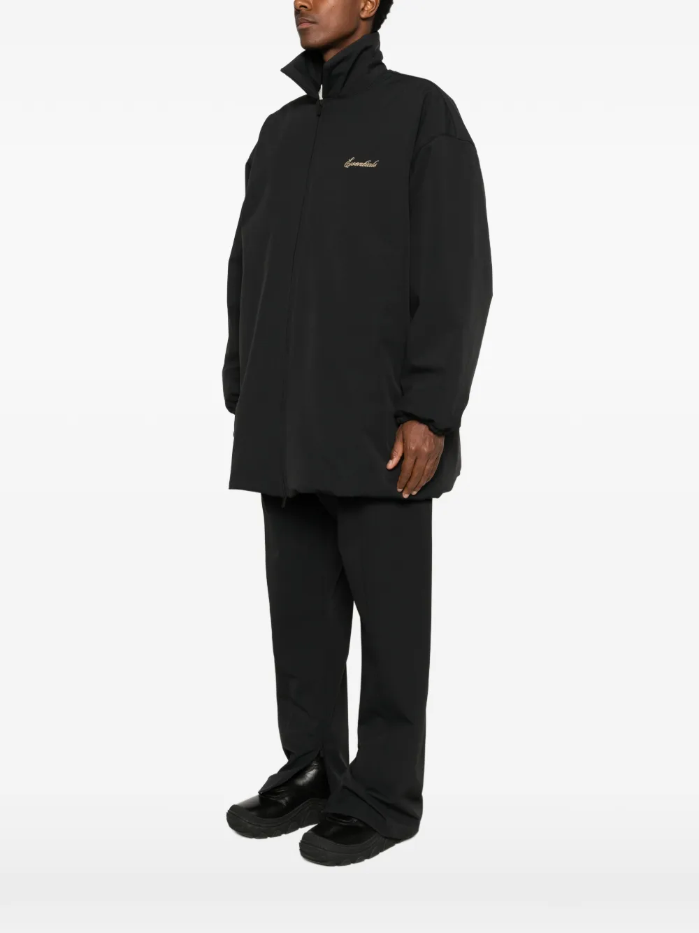 FEAR OF GOD ESSENTIALS Jas met geborduurd logo Zwart