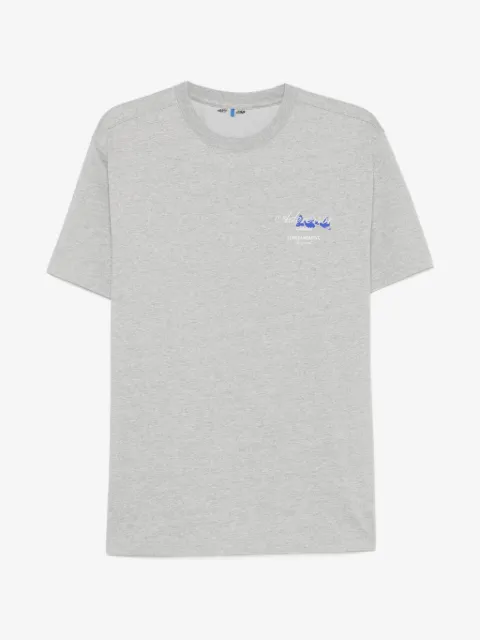 Ader Error playera con detalle del logo