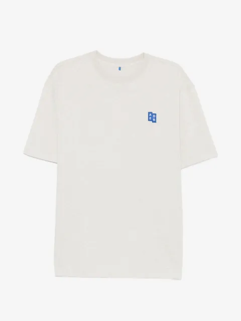 Ader Error playera con parche del logo
