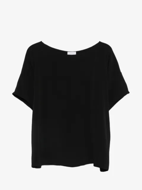 Su top manga corta con cuello redondo