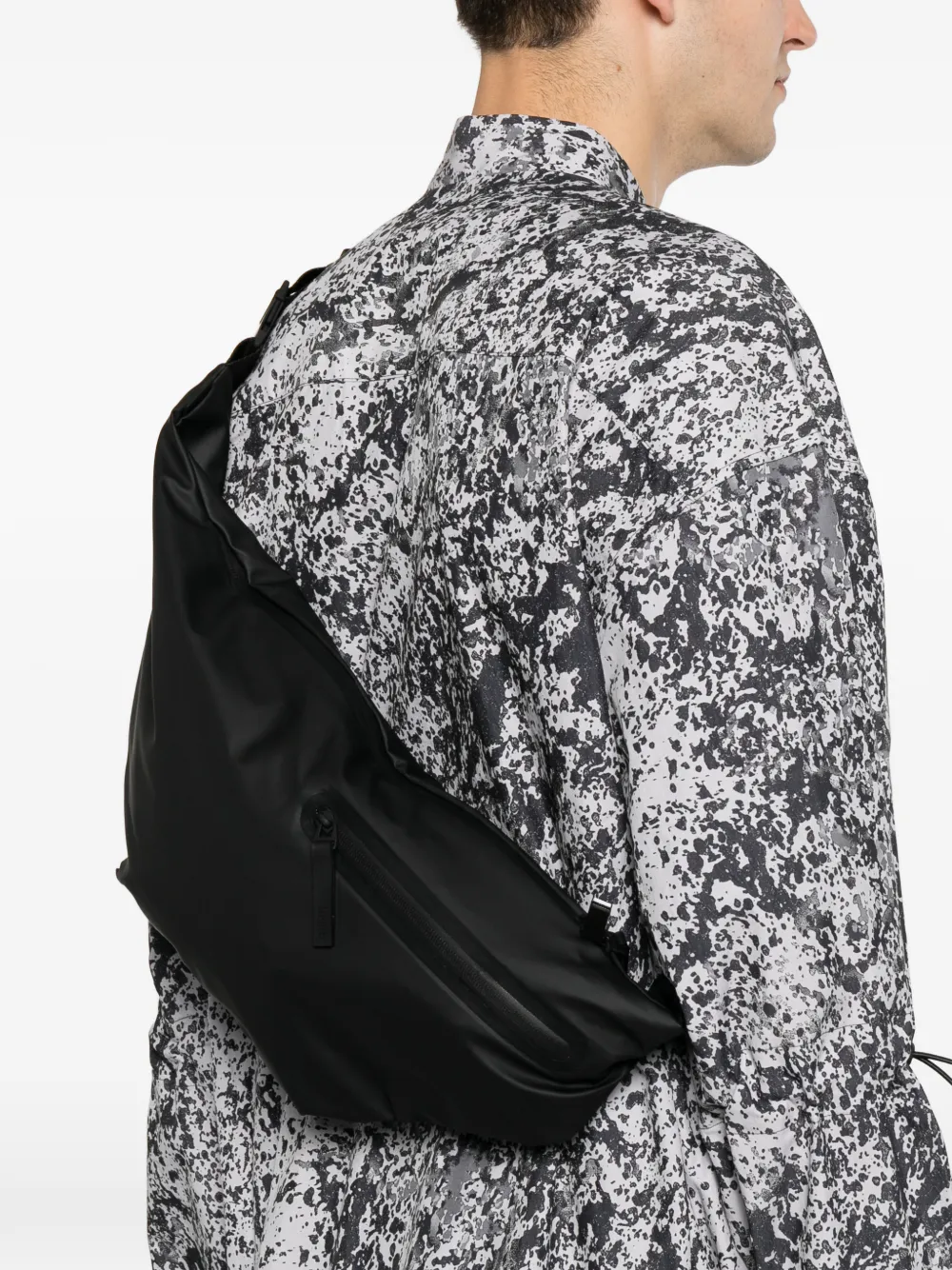 Rains Dash heuptas met matte afwerking Zwart