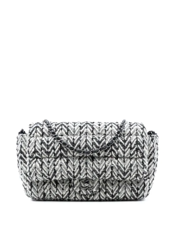 Chanel Pre-owned 2018-2019 CC Herringbone Tweed Flap Shoulder Bag in Black