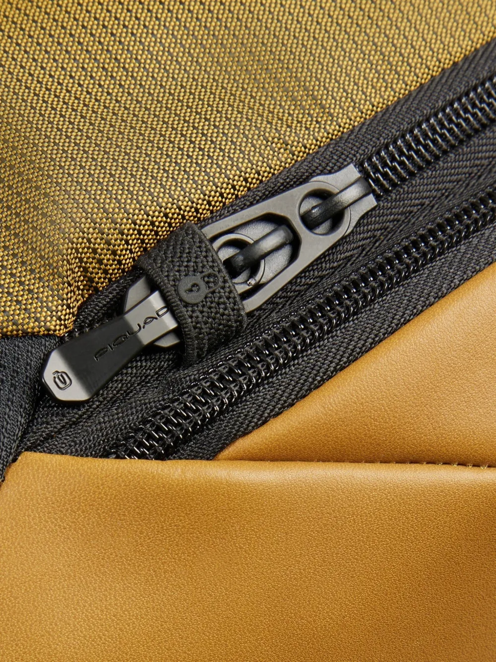 PIQUADRO Rugzak met logoplakkaat Bruin