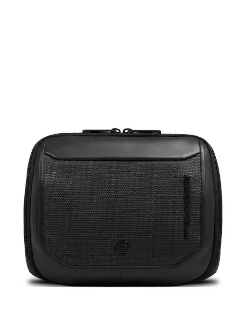 PIQUADRO lille iPad® crossbody-taske med lynlås