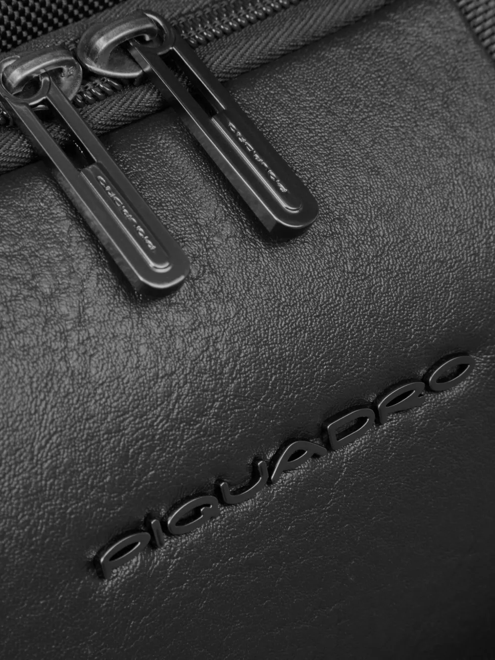 PIQUADRO Medium Expandable rolkoffer Zwart