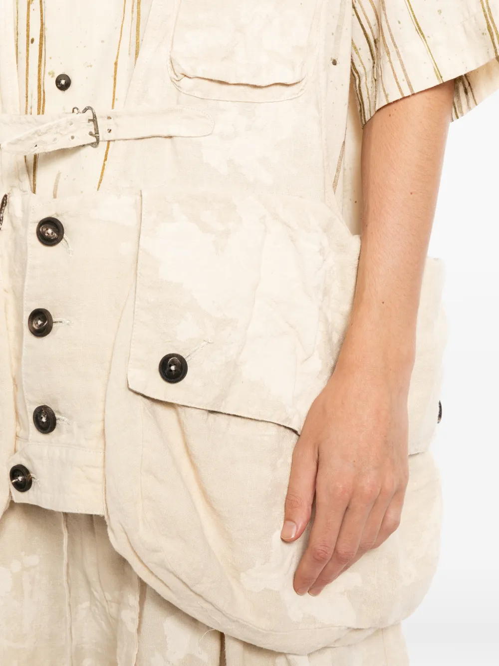 Ziggy Chen Gilet met meerdere zakken en ceintuur Beige