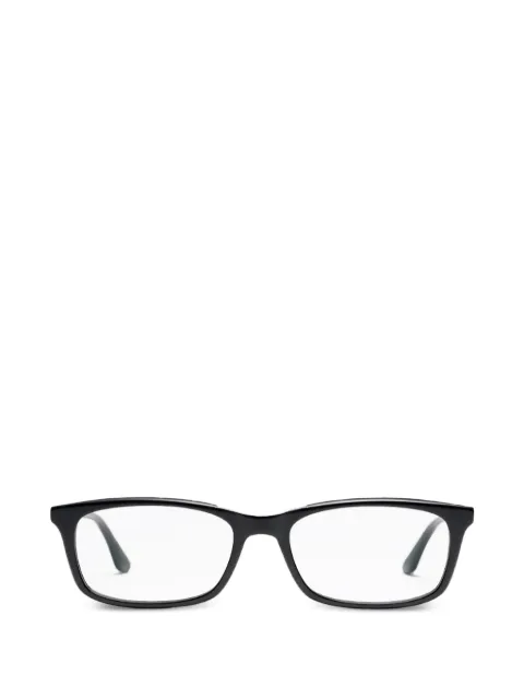 Peter And May lentes Emilia