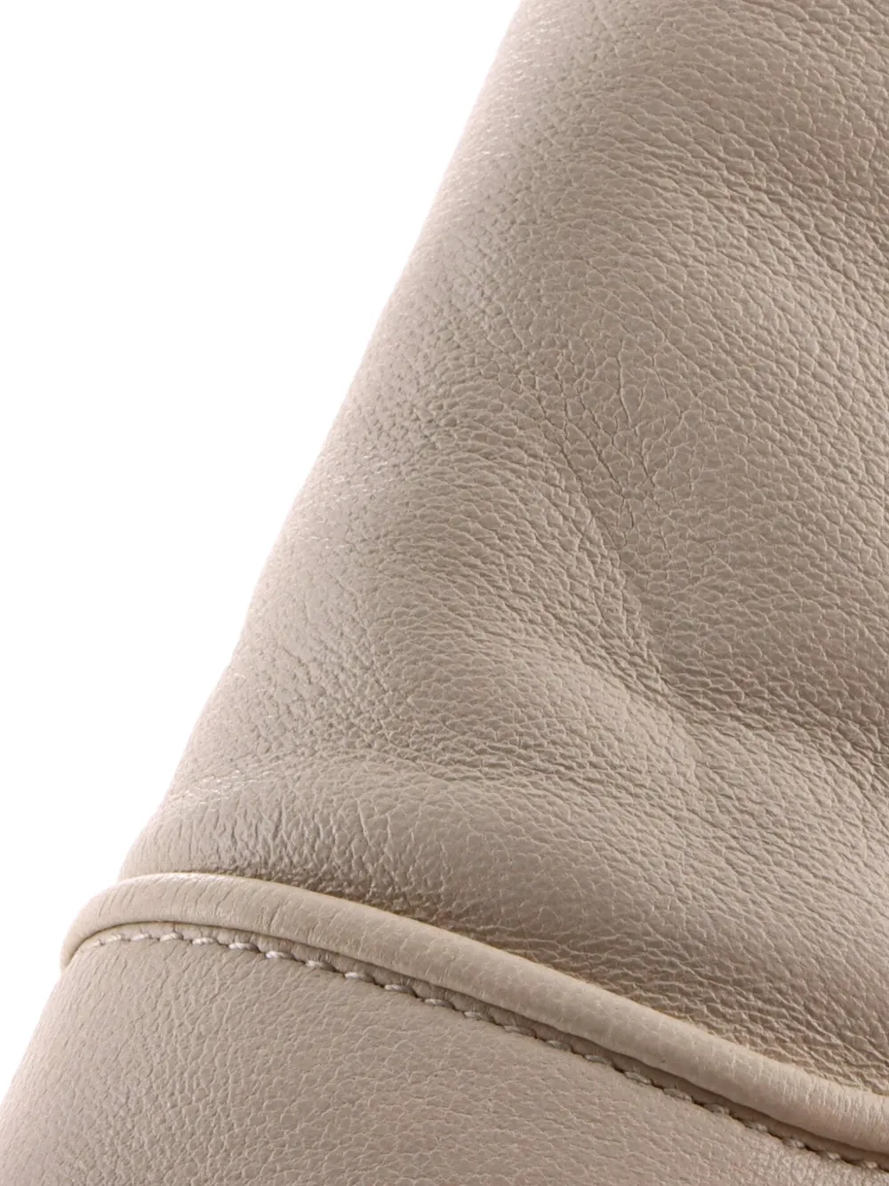 Gucci Pre-owned Monochrome Aphrodite Leather Small Shoulder Bag in White, view 5