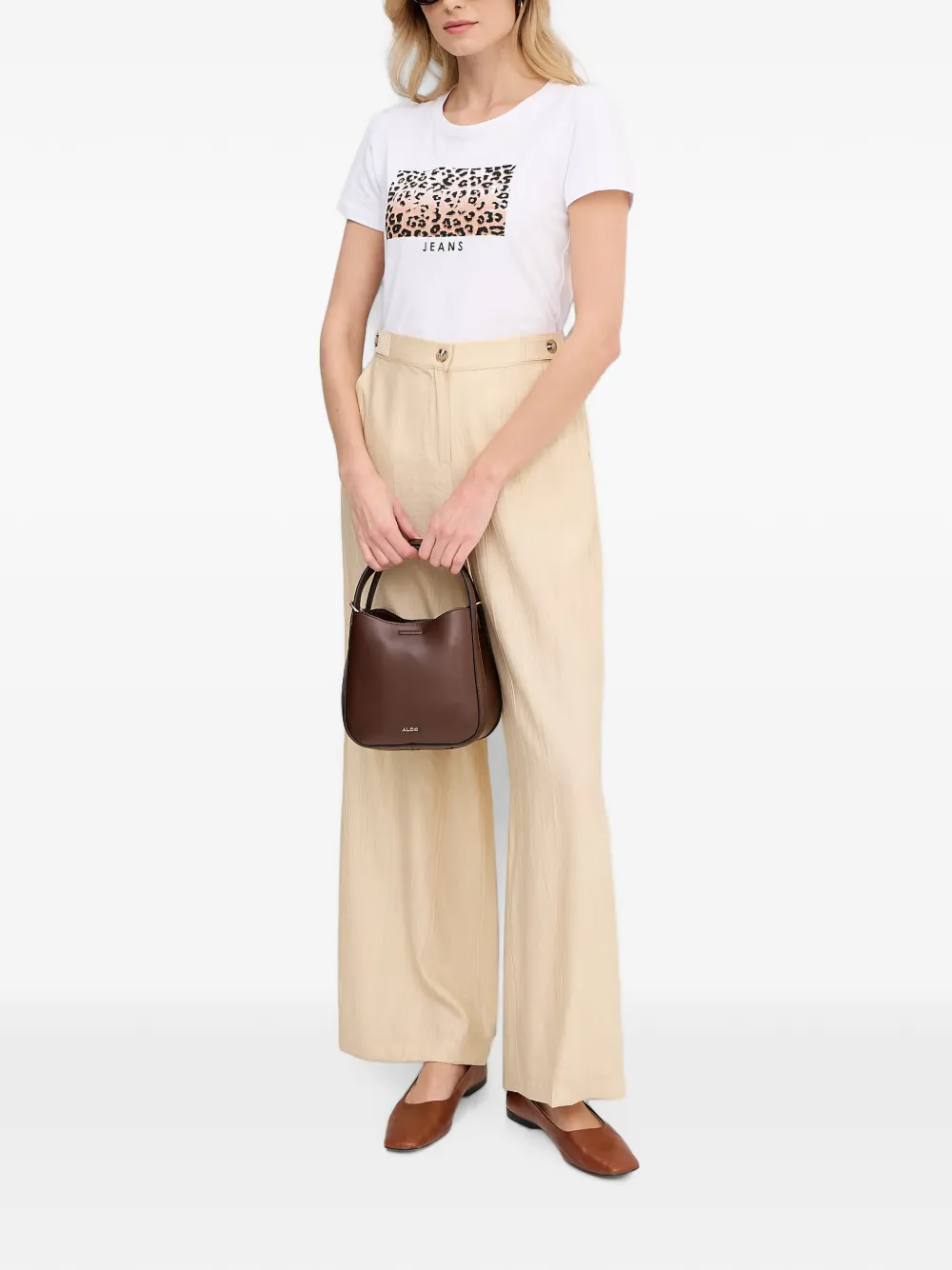 Gaudi Broek met gekreukt effect en knoopdetail Beige
