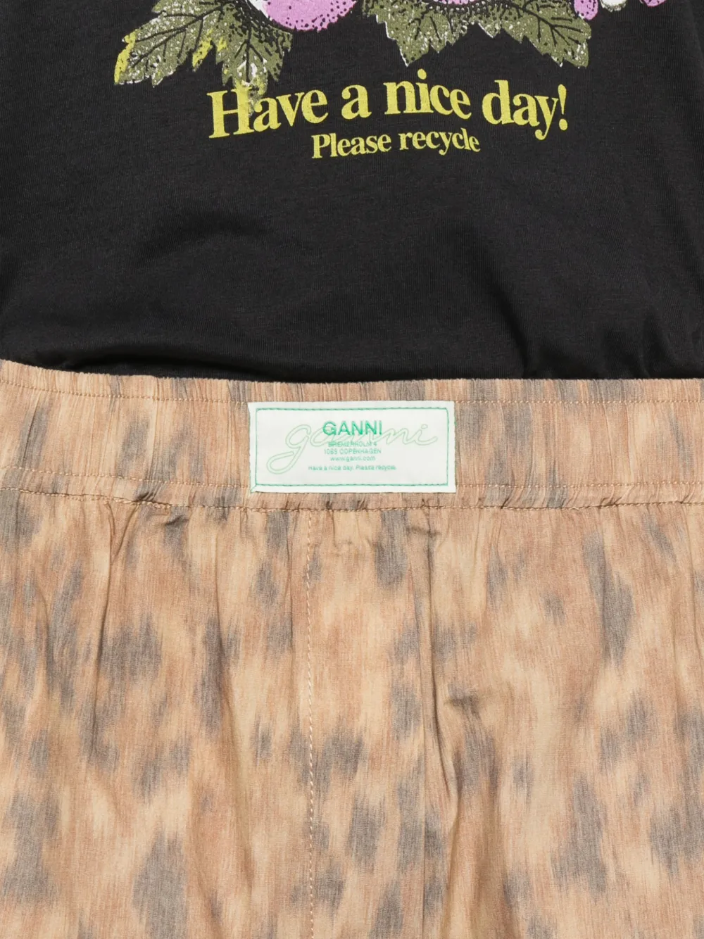 GANNI Shorts met print Beige