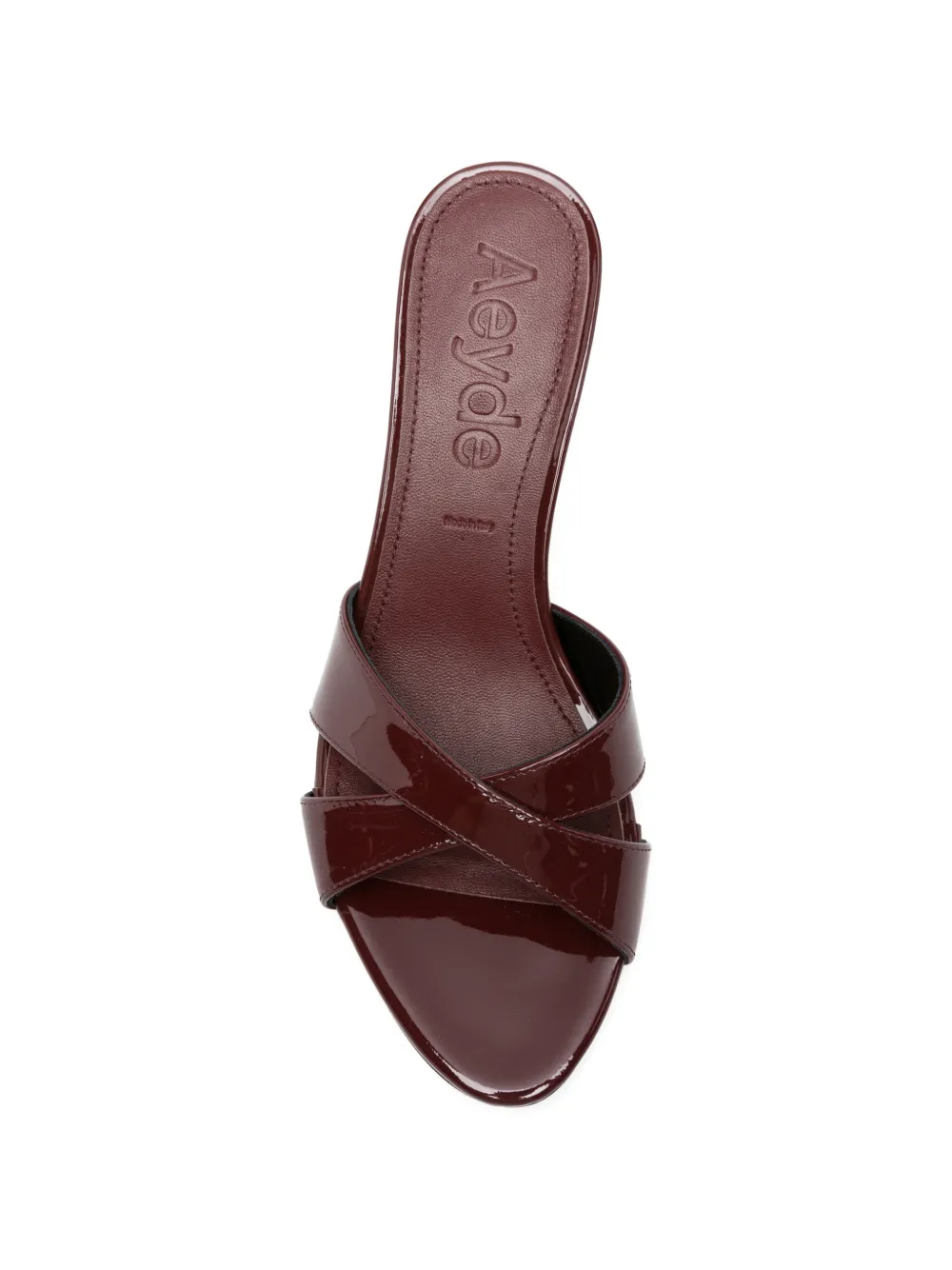 Aeyde cross-over patent-finish sandals Rood