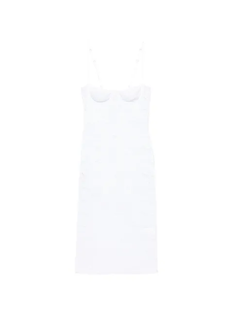 Oséree vestido con capa de encaje