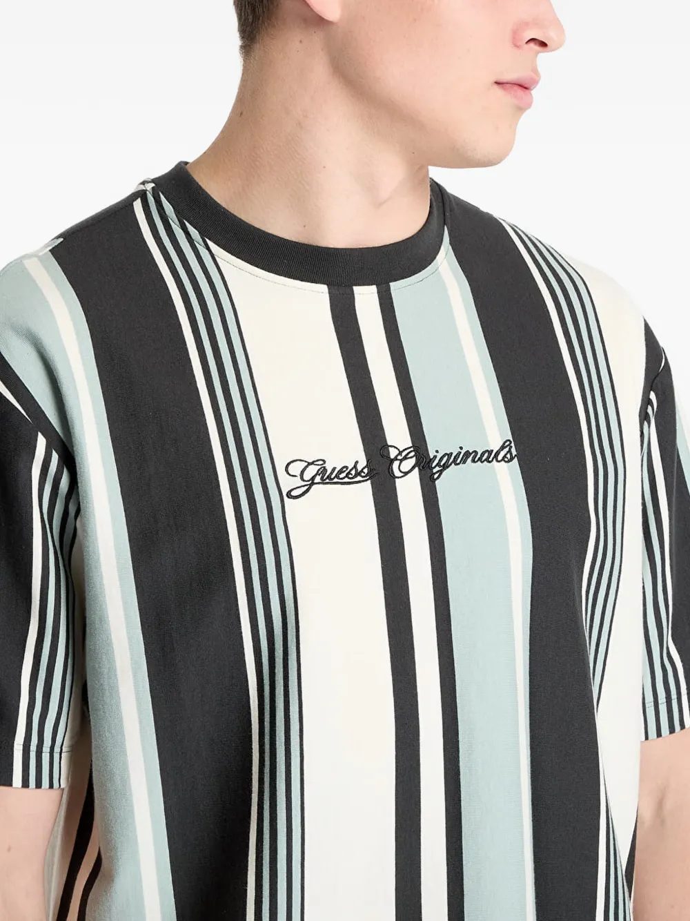 GUESS USA T-shirt met geborduurd logo en verticale streep Zwart