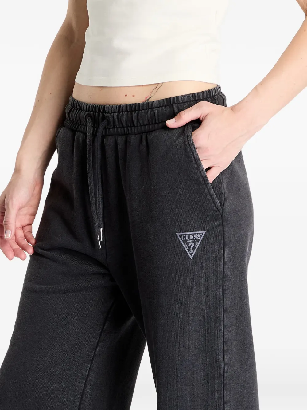 GUESS USA Trainingsbroek met logopatch Grijs