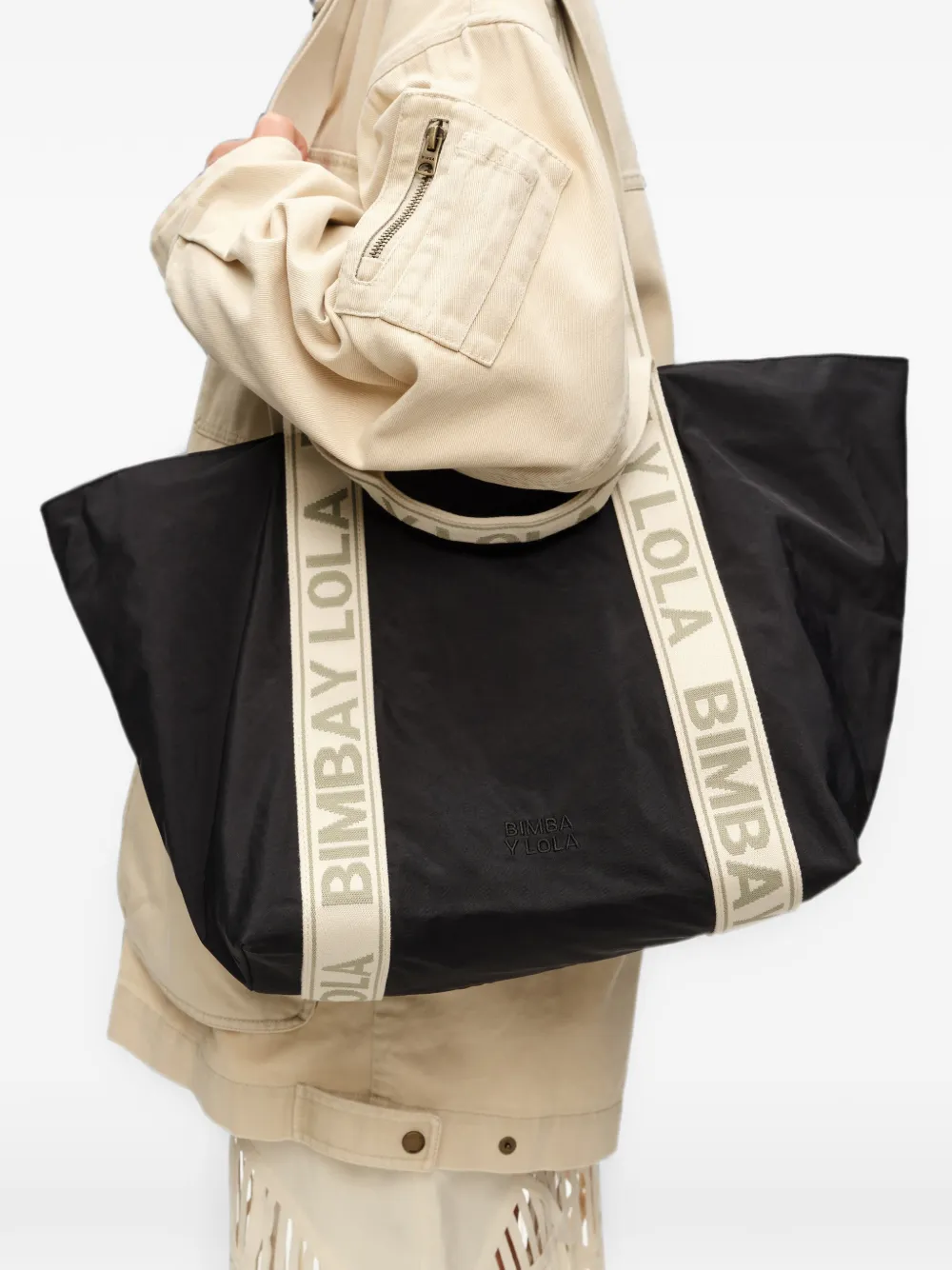 BIMBA Y LOLA Grote grafiet nylon tas Zwart