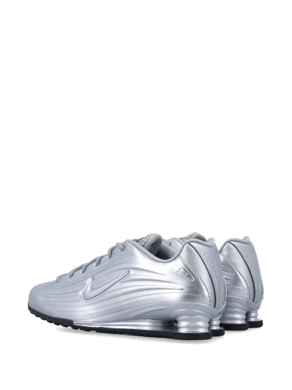 Nike Shox Z スニーカー | シルバートーン | FARFETCH JP