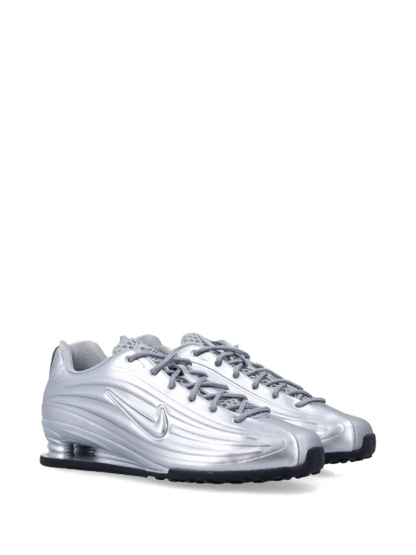 Nike Shox Z スニーカー | シルバートーン | FARFETCH JP