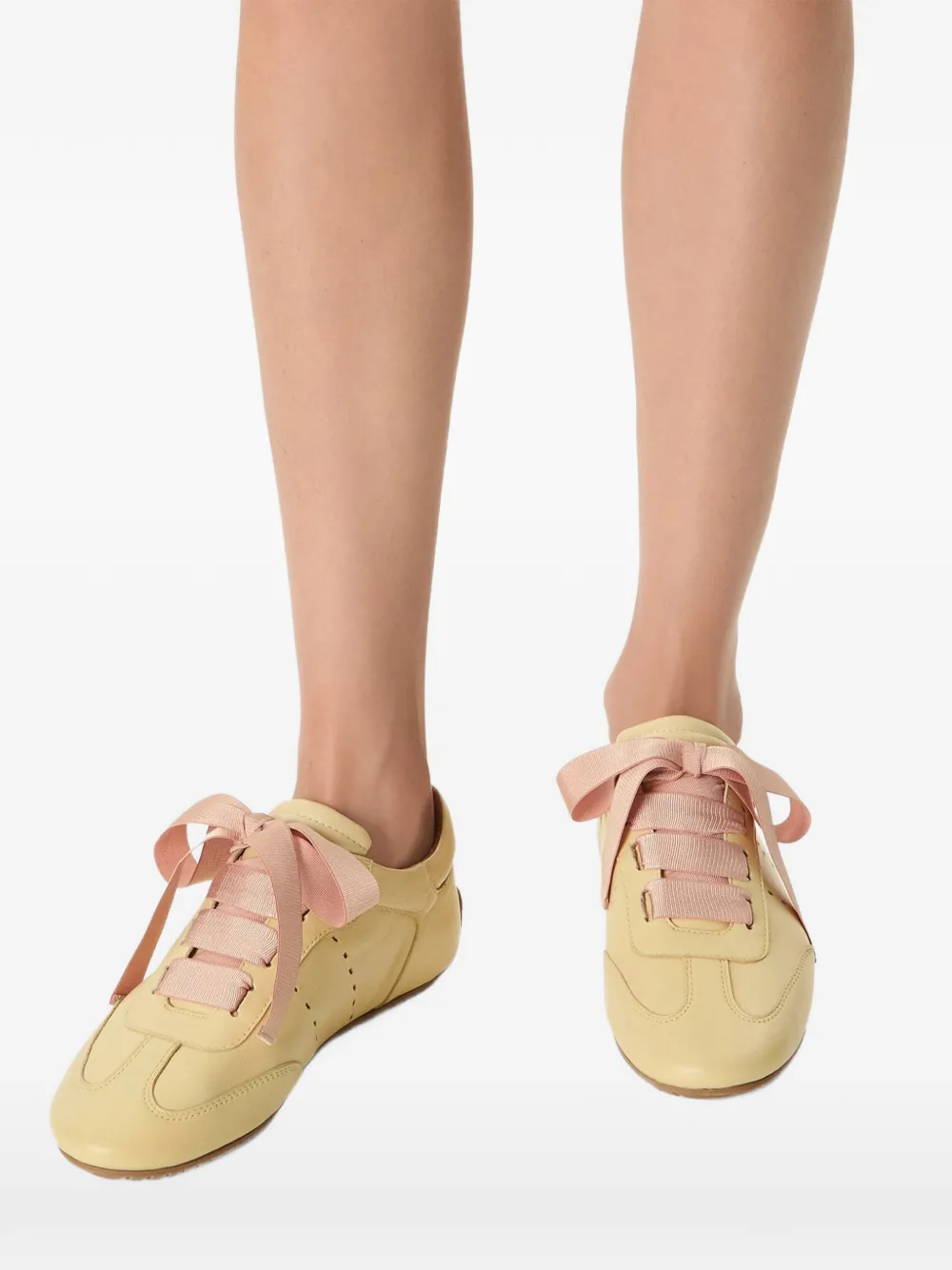 ODISSI Cass sneakers met bewerkte kant Beige