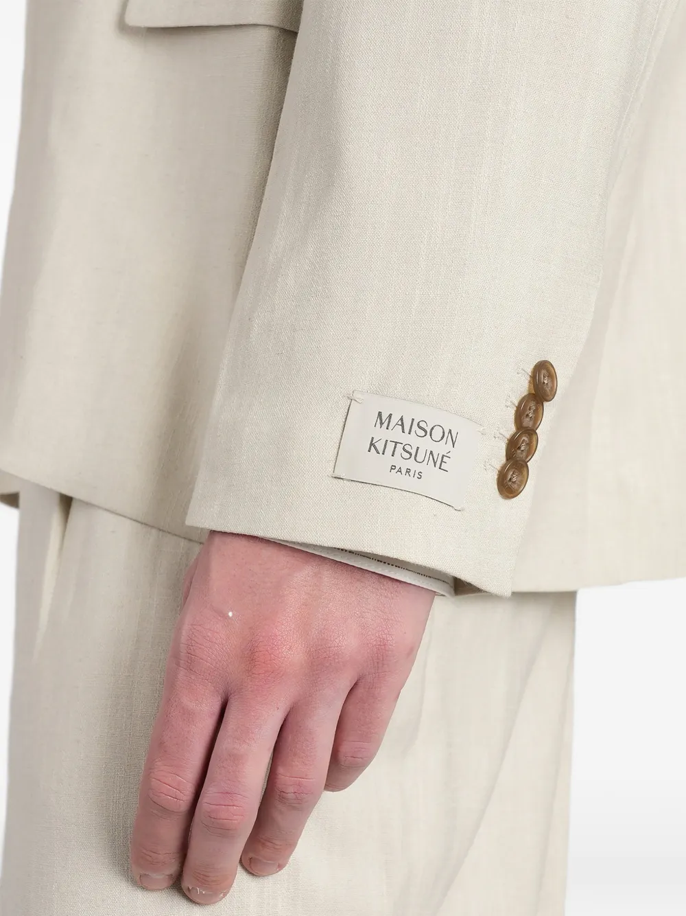 Maison Kitsuné Blazer met enkele rij knopen en logopatch Beige